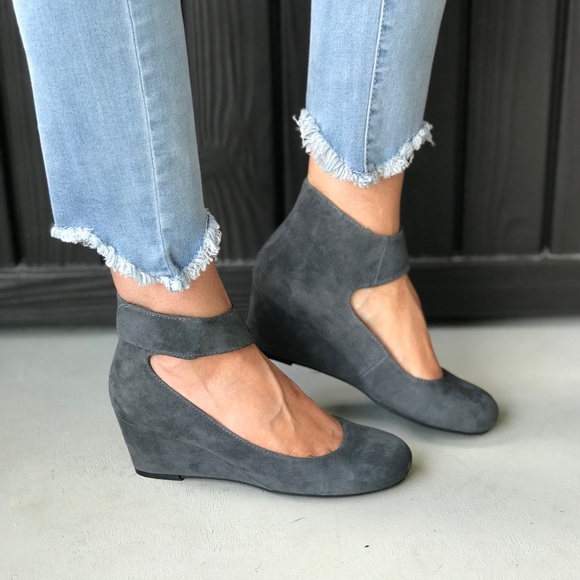 NIB Cyndi Gray Kid Suede Wedge Heel - Picture 8 of 8